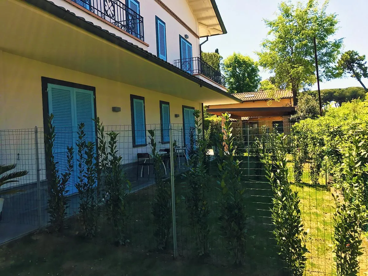 Bed & Breakfast Cytrus Rooms Marina di Massa Italy
